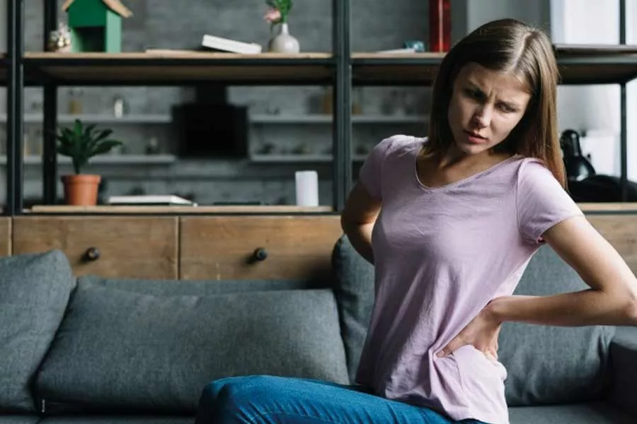 donna soffre di mal di schiena