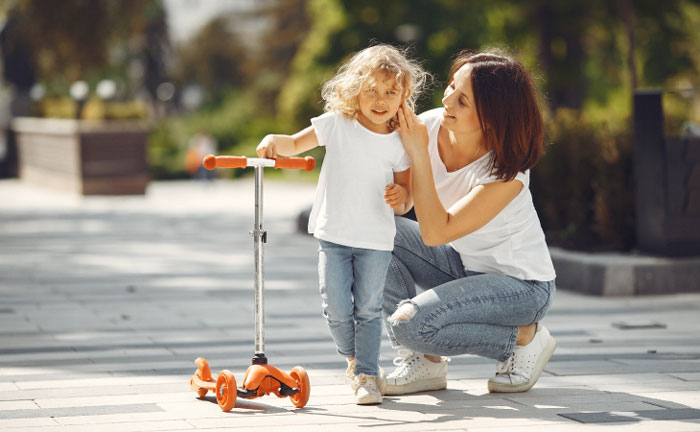 Perché allenarti per vivere in salute. mamma e figlia si divertono e sono in forma