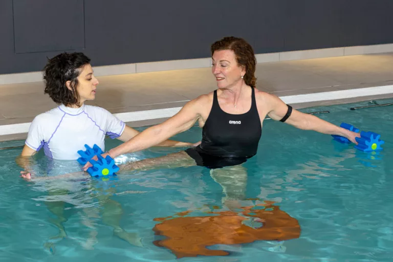 Esercizi in acqua per la schiena: un bagno di salute