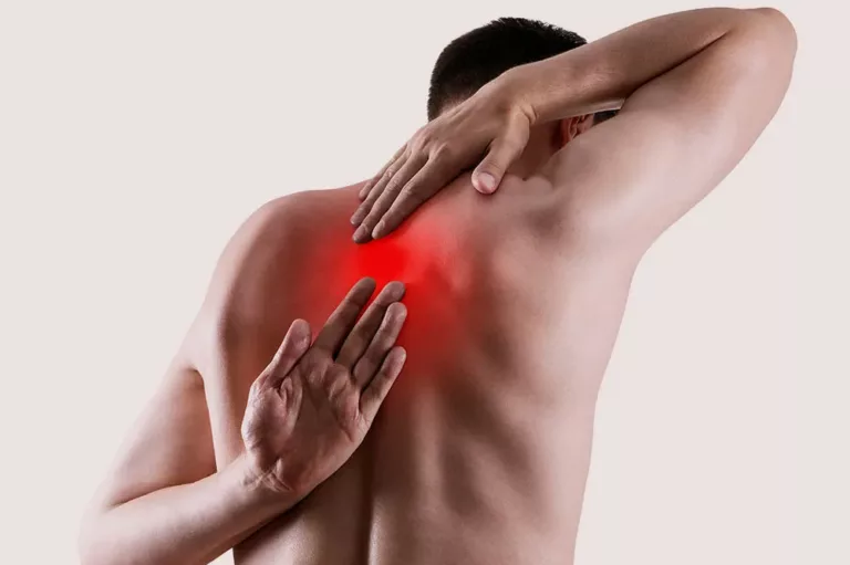 Esercizi per dorsalgia, cause, sintomi e soluzioni